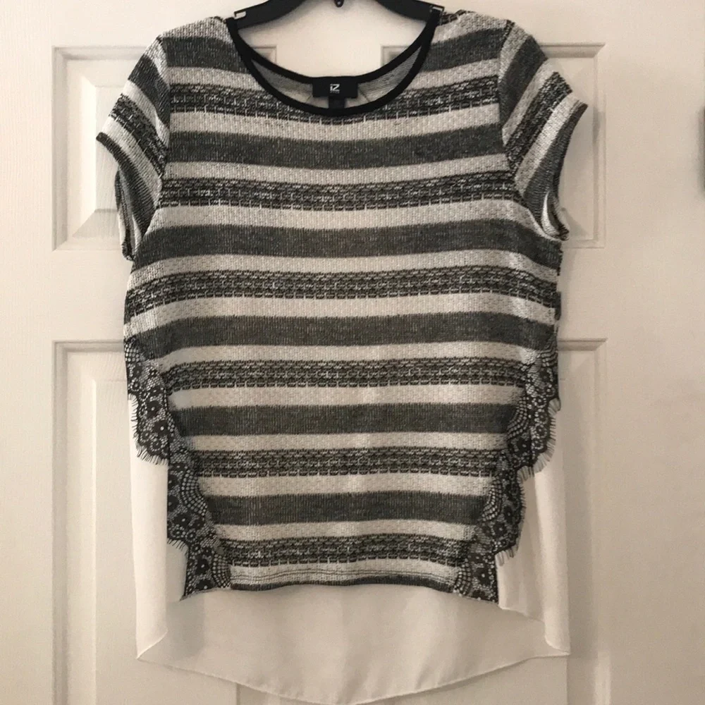 💜 Tops 3/$15 add to bundle for price! - Picture 1 of 3